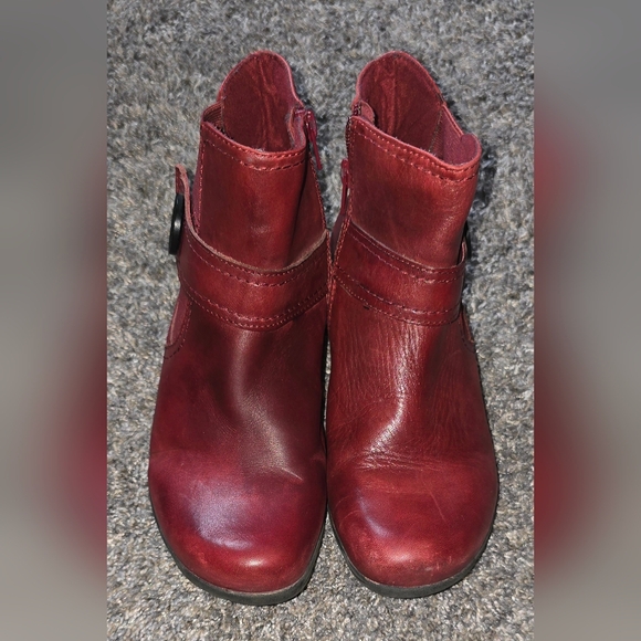 Clarks Ankle Boots, Red, Leather Upper, Womens Size 7 - Picture 2 of 9